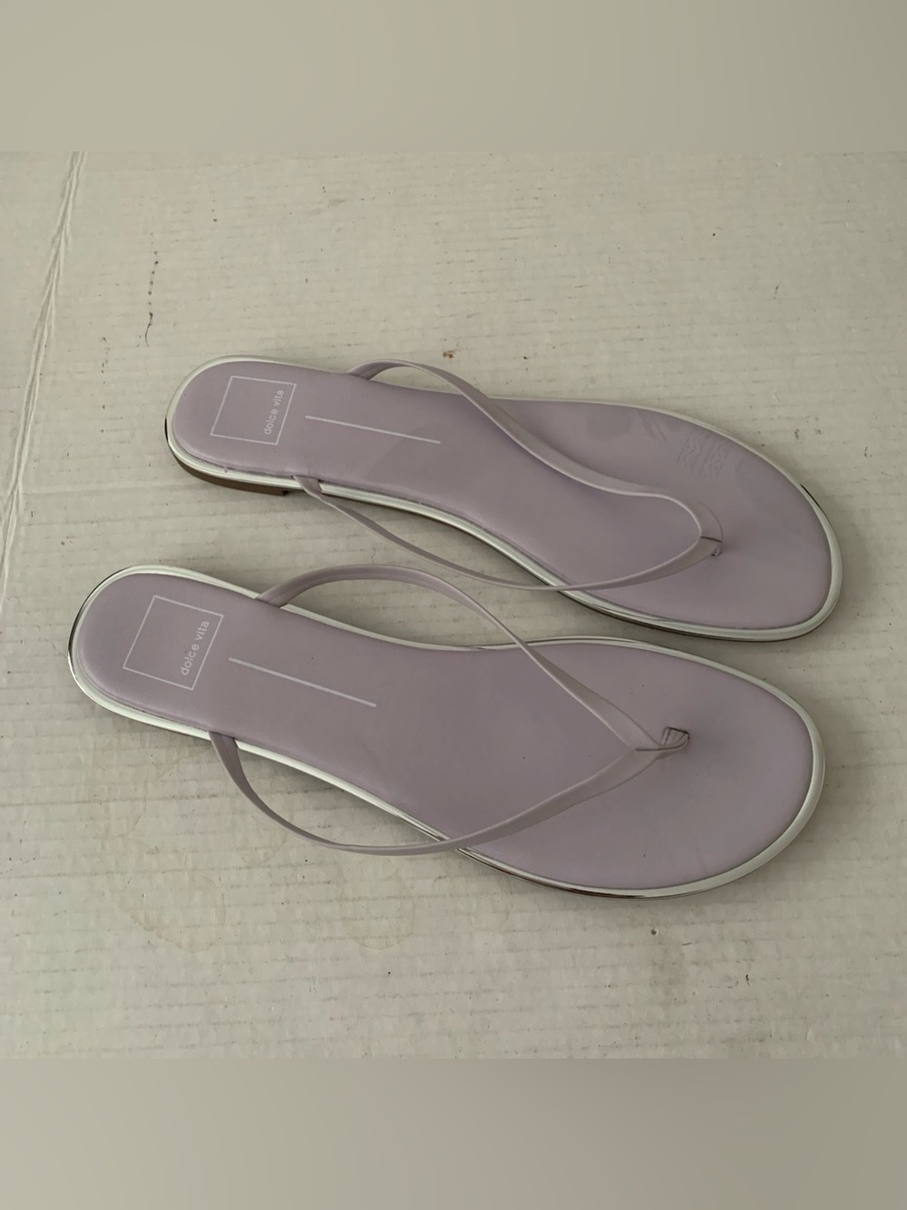 Dolce Vita Milany Purple Flip-Flops Women’s 12 Sandals Shoes Slip On Metal Rim